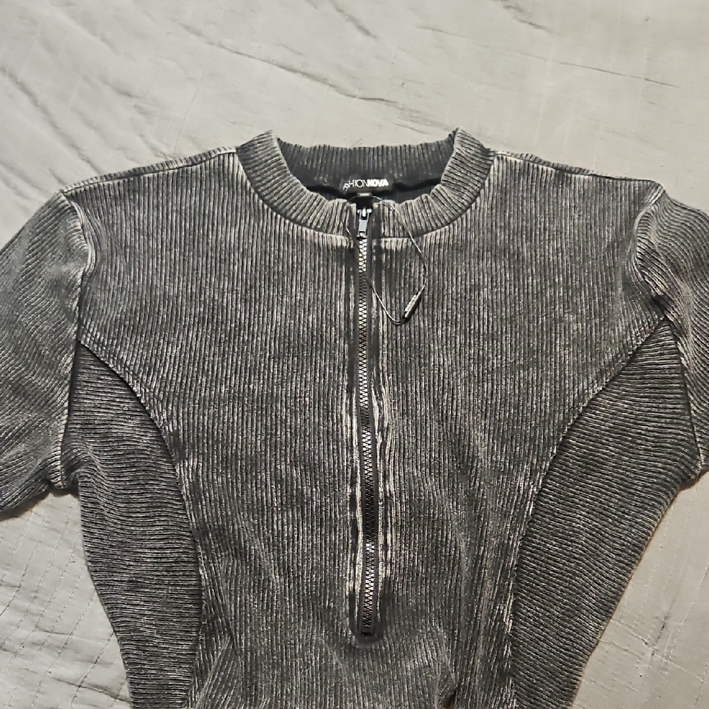 Fashion Nova Gray Ribbed Zip-Front Crewneck Sweater